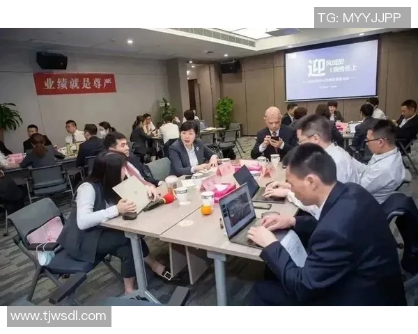 深圳足球队与成都足球队赛后复盘团队协作分析与反思 深圳足球队与成都足球队赛后复盘团队协作分析与反思