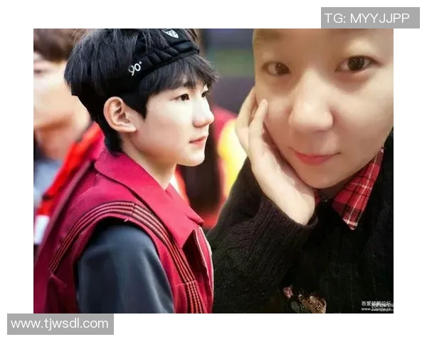 和足球明星一起P图的创意玩法分享，让你的照片瞬间变身球场巨星